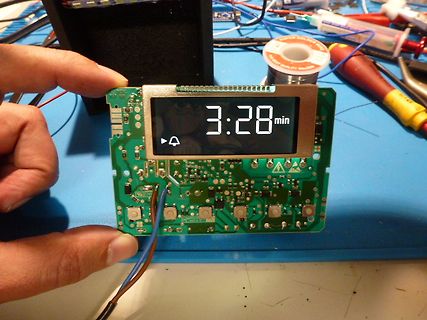 Leiterplatte mit LCD-Display in Werkstatt