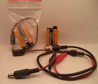 Batterien und Kabel mit Steckverbindern