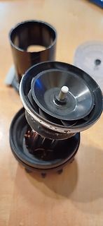 Zerlegter Elektromotor oder Lüfterbauteil