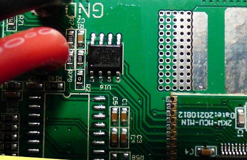 Nahaufnahme einer Leiterplatte mit SMD-Bauteilen