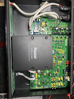 Innenansicht eines Magnat CD-Players mit Leiterplatten