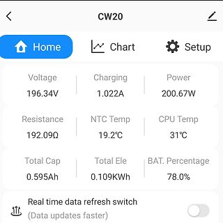 App-Interface mit Batteriedaten und Messwerten