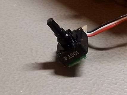 Mechanischer Tastenschalter mit Kabeln