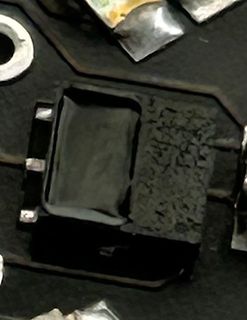 Nahaufnahme eines elektronischen Bauteils auf Leiterplatte