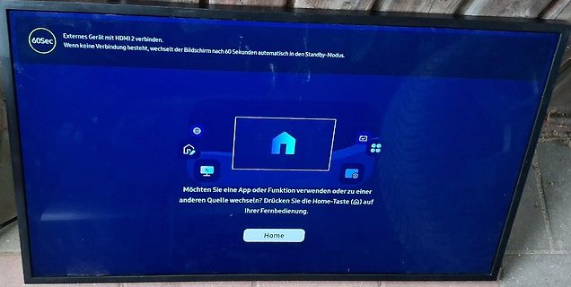 Abfotografierter Fernseher mit Standby-Meldung