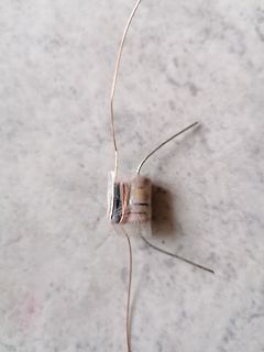 Elektrolytkondensator mit Drähten
