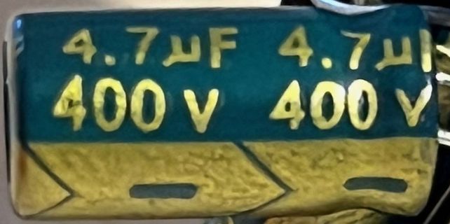 Nahaufnahme eines Elektrolytkondensators