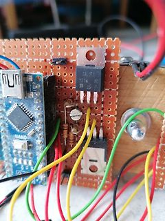 Aufbau mit Arduino Nano und Leistungstransistor auf Lochrasterplatine