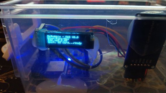 DIY NAS Prototyp mit LCD-Display und MicroSD-Adapter