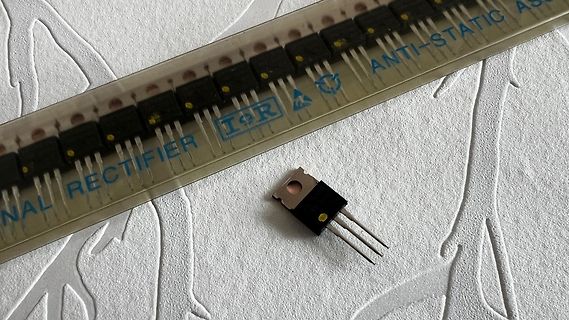 Transistor auf Antistatik-Lineal