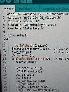 Foto eines Computerbildschirms mit C++ Quellcode