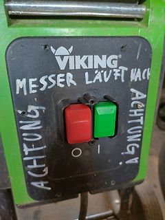 Schalterpanel mit Warnbeschriftung
