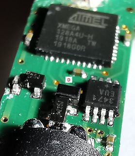 Nahaufnahme einer Leiterplatte mit Atmel AVR Mikrocontroller
