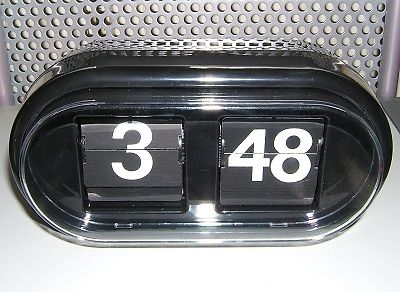 Digitaluhr mit Flip-Display