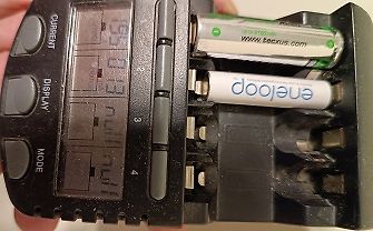 Batterieladegerät mit Batterien