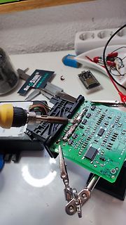 Reparatur einer Leiterplatte mit Lötkolben