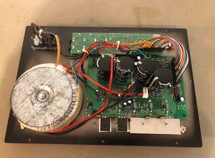 Leiterplatte mit Transformator und Elektrolytkondensatoren