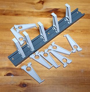 3D-gedruckte Halterungen auf einer Schiene
