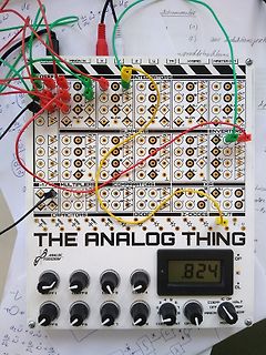 Analog-Trainingsmodul mit Steckverbindungen und Display