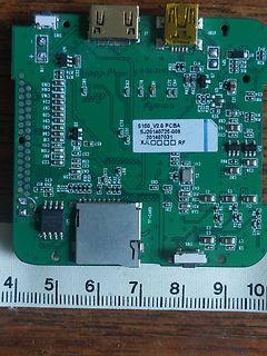 Grüne Leiterplatte mit USB- und MicroSD-Slot