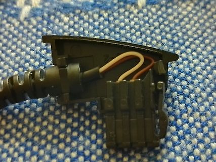 Elektrischer Stecker mit Kabeln