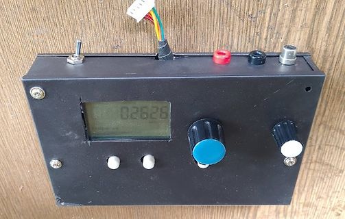 Selbstgebautes Bedienpanel mit Display und Potentiometern