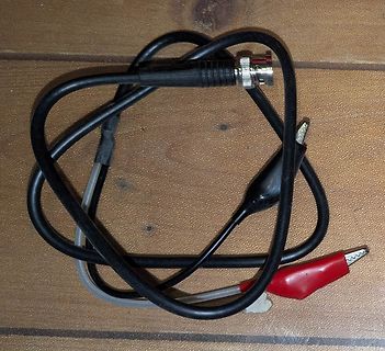 Messkabel mit Krokodilklemmen und BNC-Stecker