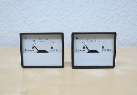 Zwei analoge Messinstrumente von Neuberger