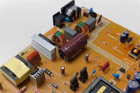 Bestückte Leiterplatte eines Netzteils