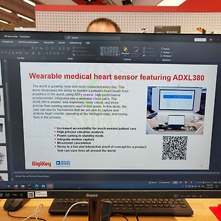 Foto eines Bildschirms mit PowerPoint-Präsentation