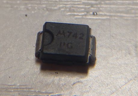 Elektronikbauteil mit Aufschrift