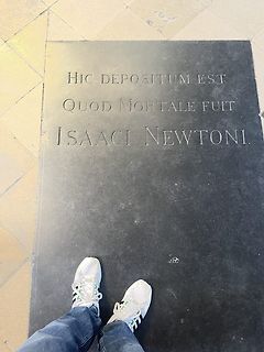 Grabplatte von Isaac Newton