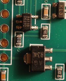 Nahaufnahme einer Leiterplatte mit SMD-Bauteilen