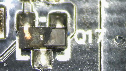 Makroaufnahme eines SMD-Bauteils auf Leiterplatte