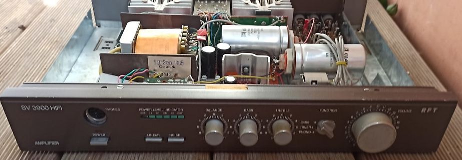 Innenansicht eines SV 3900 HIFI Verstärkers