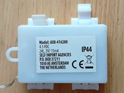 Gehäuse eines elektronischen Geräts mit Typenschild