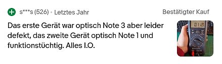 Hand hält Multimeter mit Displayanzeige