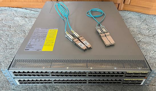 Cisco Nexus Netzwerk-Switch mit SFP-Modulen