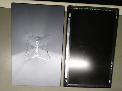 Beschädigtes ASUS Laptop-Display und Gehäusedeckel
