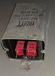 Geöffnetes Metallgehäuse mit MKP-Kondensatoren