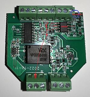 Foto einer Leiterplatte mit LM393A und VPT873B-01B