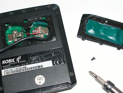 Geöffnetes Kobil TAN Token mit Batteriefach