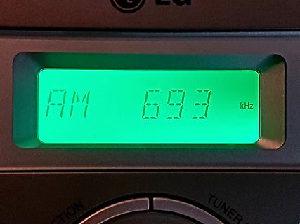 Display eines Radios mit Frequenzanzeige