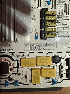 Foto einer bestückten Leiterplatte eines Netzteils
