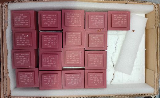 Mehrere Netzteile in einer Verpackung