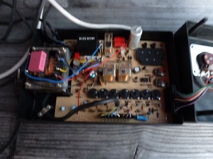 Innenansicht eines Netzteils auf Leiterplatte