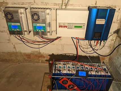 Solarstrom-Laderegler und Batteriespeicher Aufbau