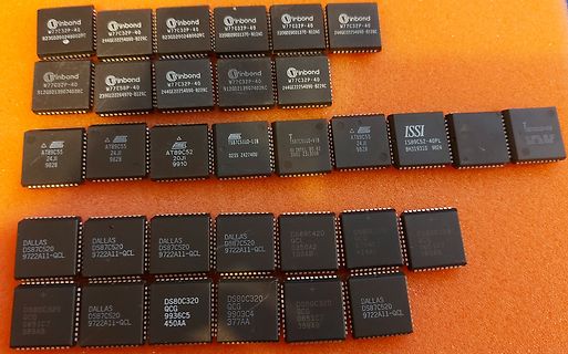 Verschiedene integrierte Schaltkreise und Mikrocontroller