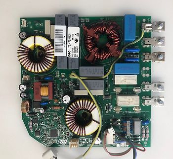 Leiterplatte eines Schaltnetzteils mit Induktivitäten