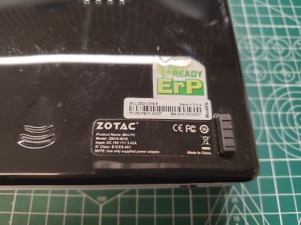 Unterseite eines Zotac Mini PC